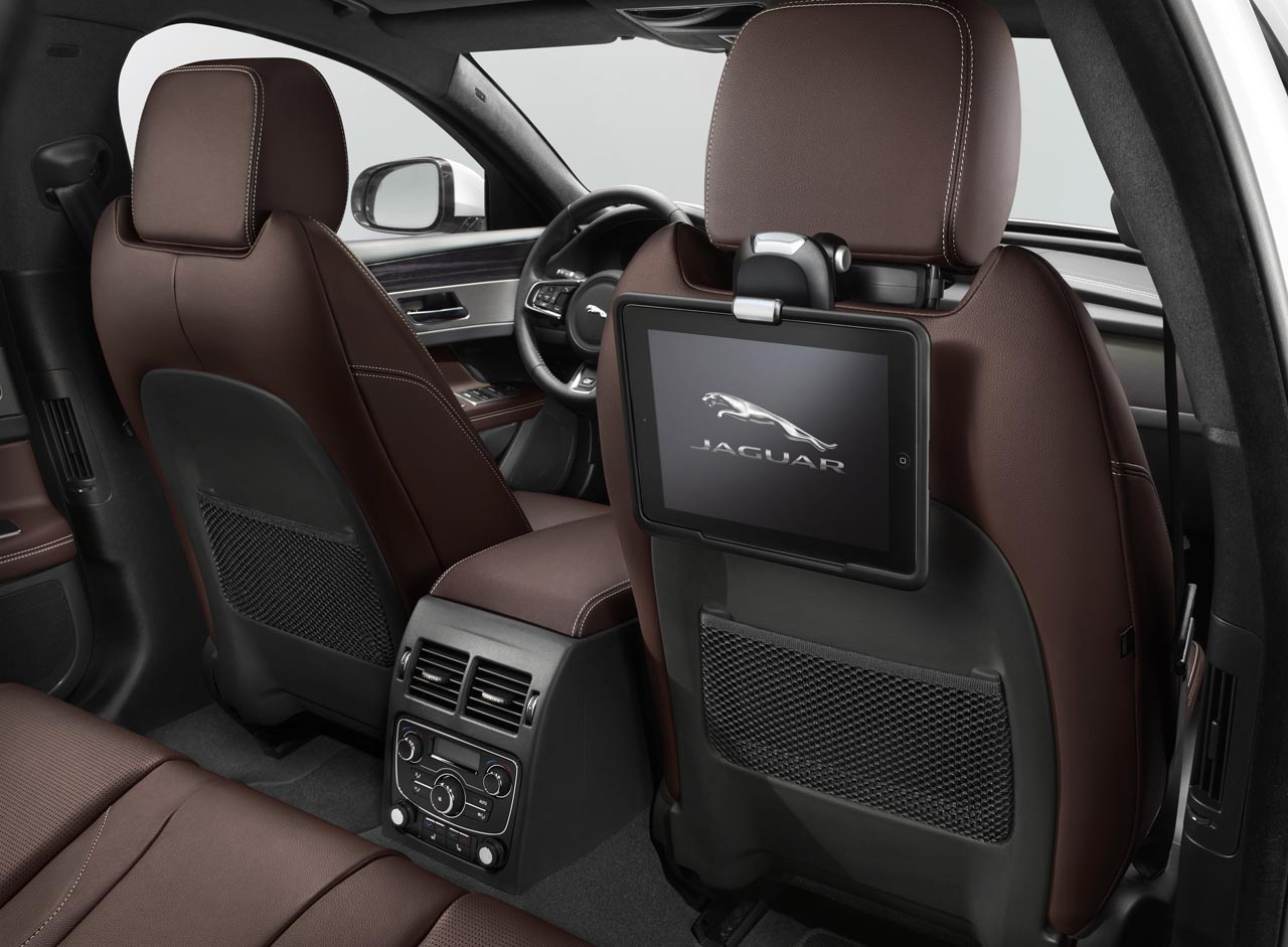 Jaguar komt in het najaar met de nieuwe generatie XF Sportbrake, een langgerekt ogende, sierlijn gelijnde stationwagon.