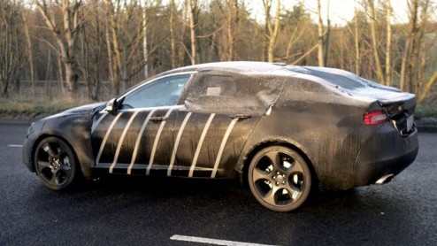 Jaguar is druk bezig met de ontwikkeling van de opvolger voor de S-Type. En dat is nodig ook natuurlijk. Het huidige model gaat al te lang mee.