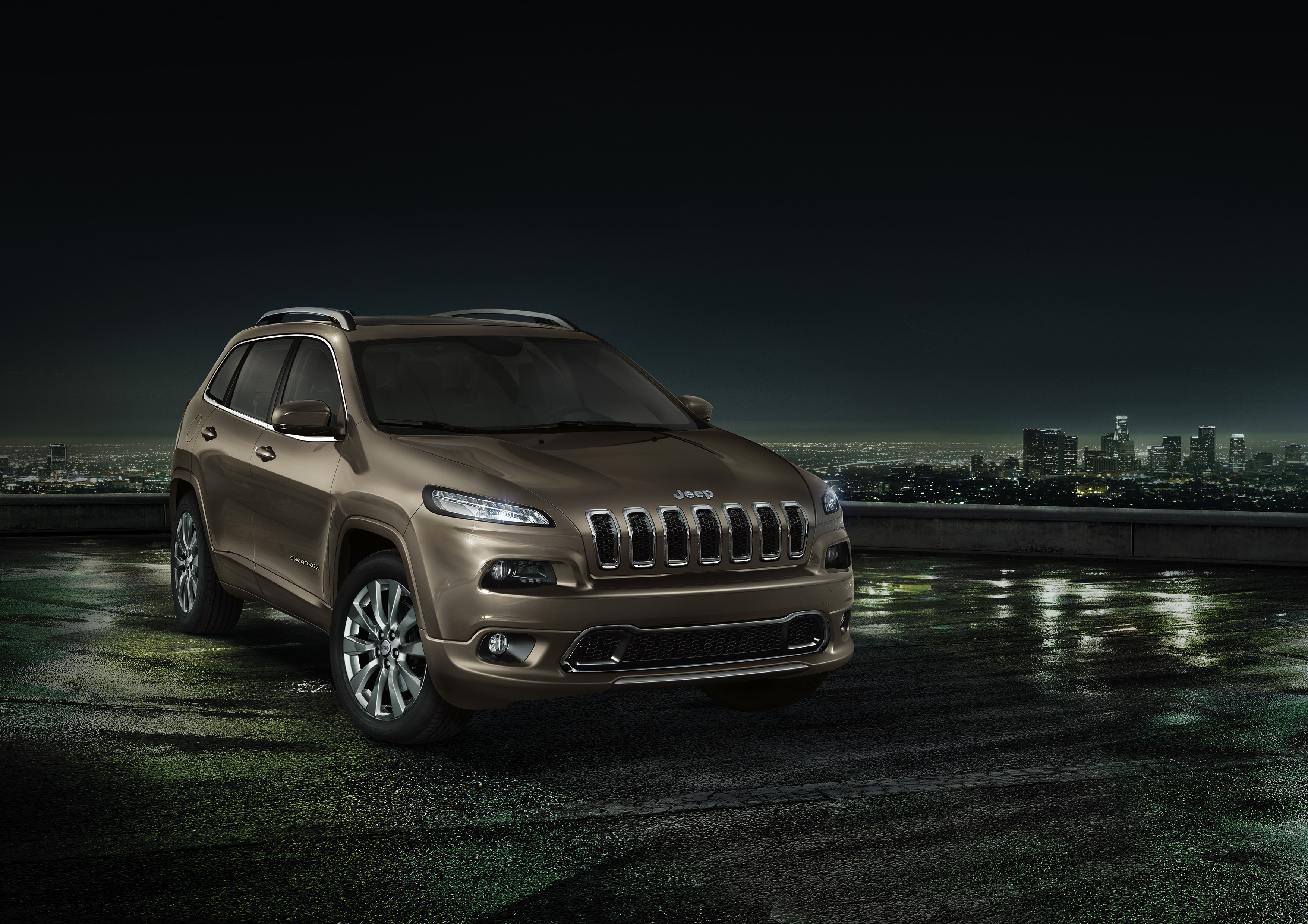 Jeep Cherokee Overland full-options uitgerust en voorzien van de nieuwe 200 pk sterke 2.2 MultiJet diesell.