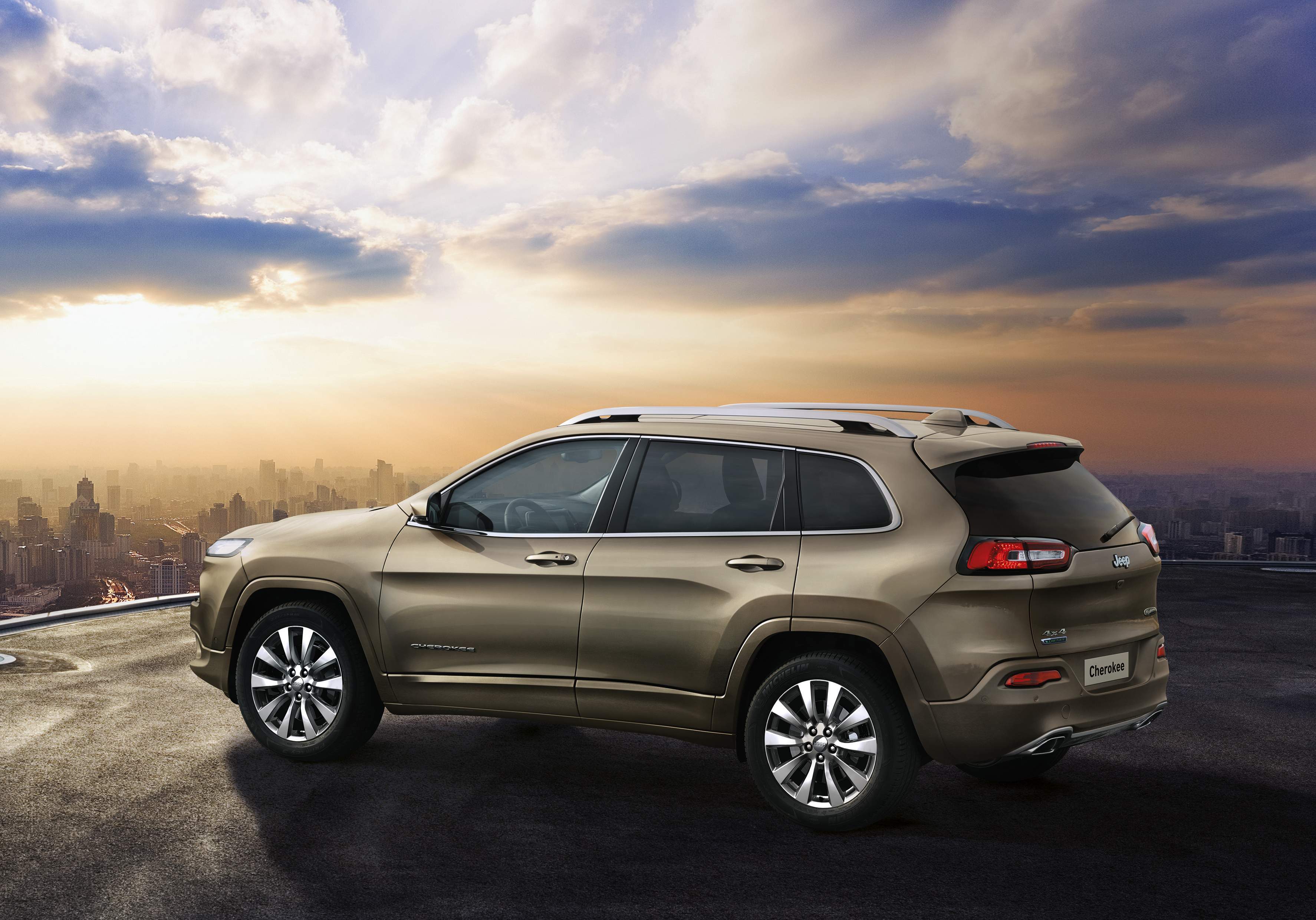 Jeep Cherokee Overland full-options uitgerust en voorzien van de nieuwe 200 pk sterke 2.2 MultiJet diesell.