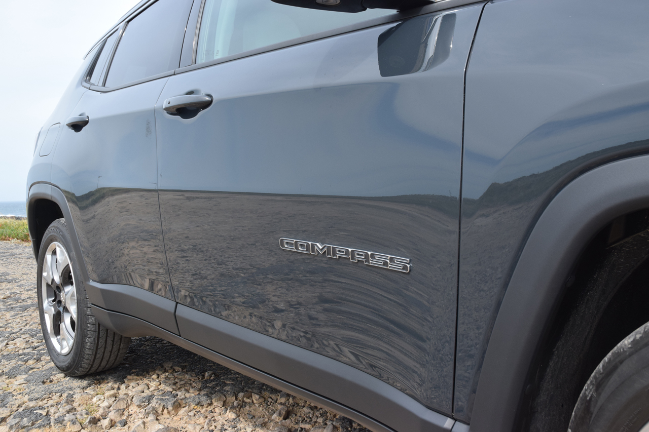 Jeep zet de nieuwe Compass iets boven de Renegade in het programma, zowel qua afmetingen als qua prijs.