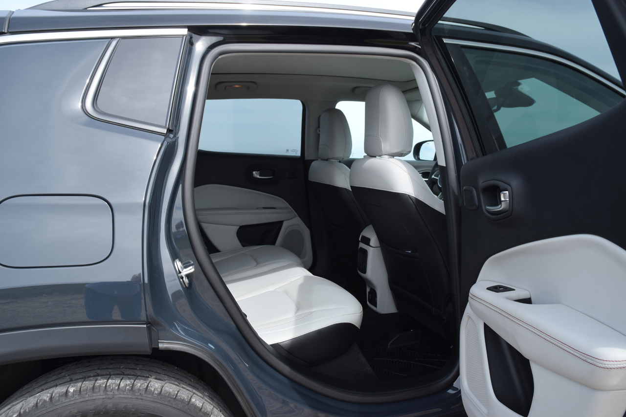 Jeep zet de nieuwe Compass iets boven de Renegade in het programma, zowel qua afmetingen als qua prijs.