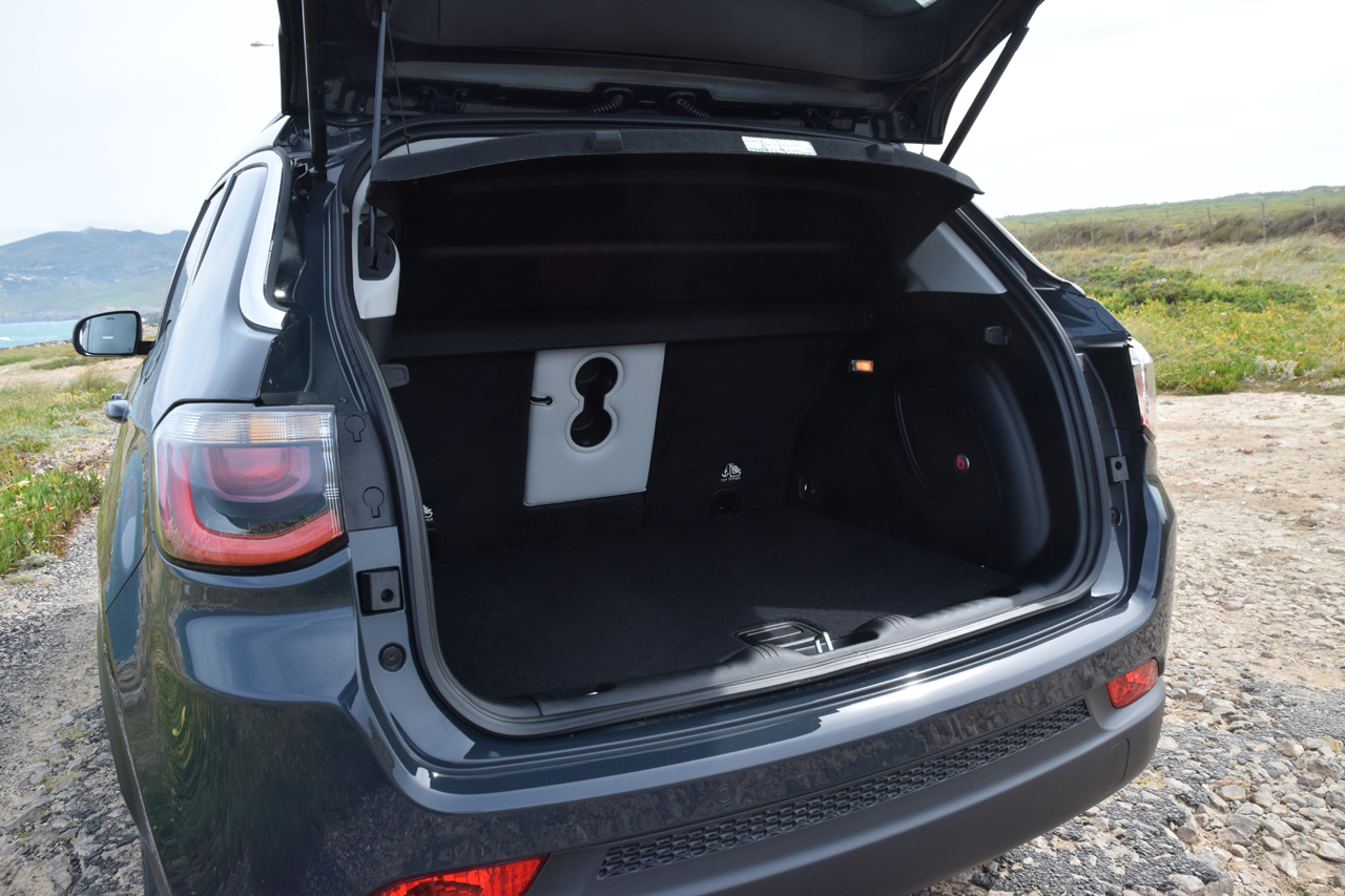 Jeep zet de nieuwe Compass iets boven de Renegade in het programma, zowel qua afmetingen als qua prijs.