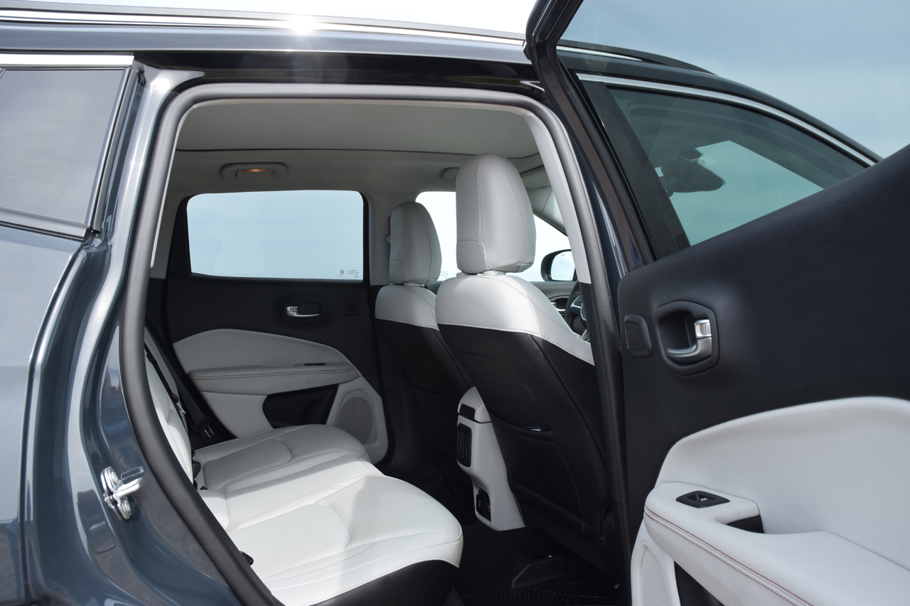 Jeep zet de nieuwe Compass iets boven de Renegade in het programma, zowel qua afmetingen als qua prijs.