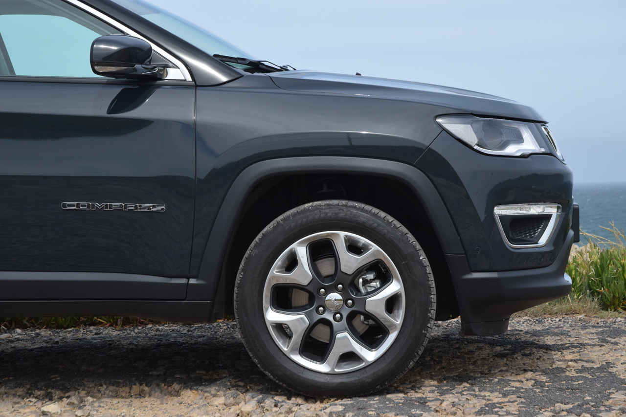 Jeep zet de nieuwe Compass iets boven de Renegade in het programma, zowel qua afmetingen als qua prijs.