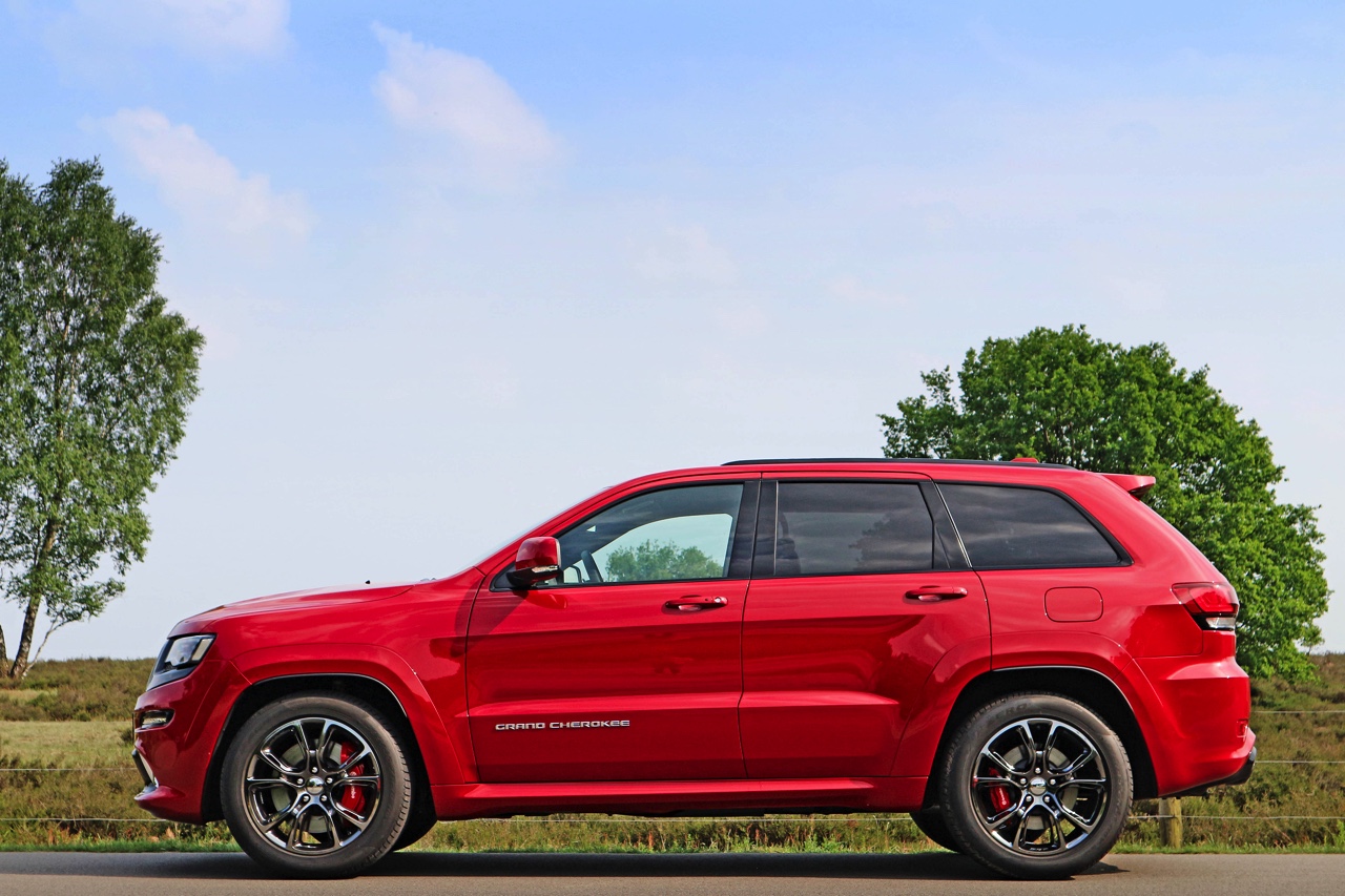 Autotest Jeep Grand Cherokee SRT8, de krachtige eye-catcher van Jeep waarmee je in de SUV-wereld een lekker statement maakt.