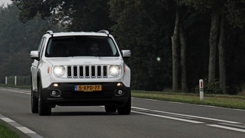 Autotest Jeep Renegade. Gereden met de Jeep Renegade 2.0 Multijet AWD, de kleine maar stoere alleskunner van Jeep.