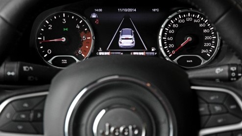Autotest Jeep Renegade. Gereden met de Jeep Renegade 2.0 Multijet AWD, de kleine maar stoere alleskunner van Jeep.