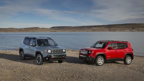 Jeep Renegade 2015 onthuld op de Autosalon van Genve. Compacte Jeep met twee- of vierwielaandrijving en diverse (turbo)benzine- en dieselmotoren.