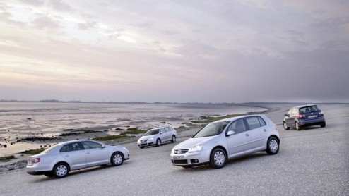 Zuinig nieuws van Volkswagen. Het merk versterkt het BlueMotion gamma met de Golf Variant en de Jetta. Dankzij technische aanpassingen aan de 1.9 TDI, versnellingsbak en onderstel verbruiken beide mod