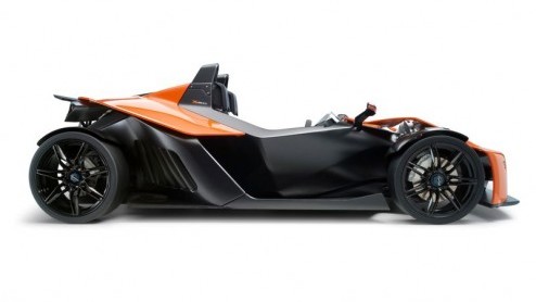 De heren van TopGear zijn erg in hun nopjes met de KTM X-Bow. Presentatoren Jeremy Clarkson, Richard Hammond en James May riepen deze bijzondere snelheidsduivel uit tot Sports Car of the Year.