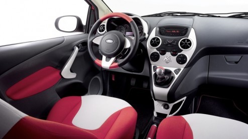 Zin een guitige Ka, die je ook nog eens extra opvallend wil aankleden? Ford biedt de keuze uit designpakketten en accessoires die het kleintje eigenwijs in de picture zetten.