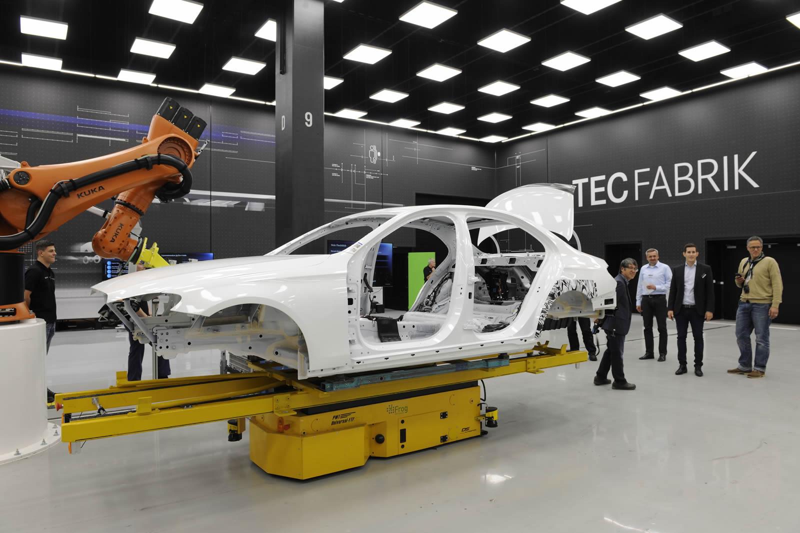 Nieuwe motoren voor volgende generatie Mercedes E-Klasse W213. Onder meer de OM654 en OM656 dieselmotor met vier cilinders maakt zijn debuut.
