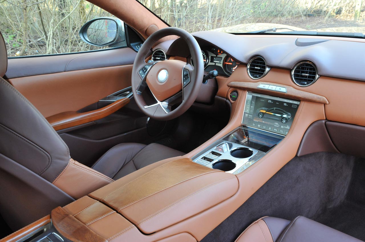 Fisker levert de eerste exemplaren van de Revero af aan haar Amerikaanse en Canadese dealers