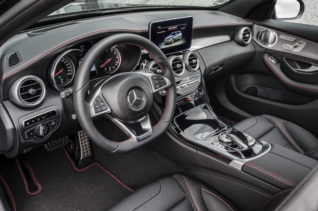 Mercedes C 450 AMG 4Matic is het tweede AMG Sport model in de familie. Prijzen beginnen bij 72.695 voor de 367 pk sterke Limousine.