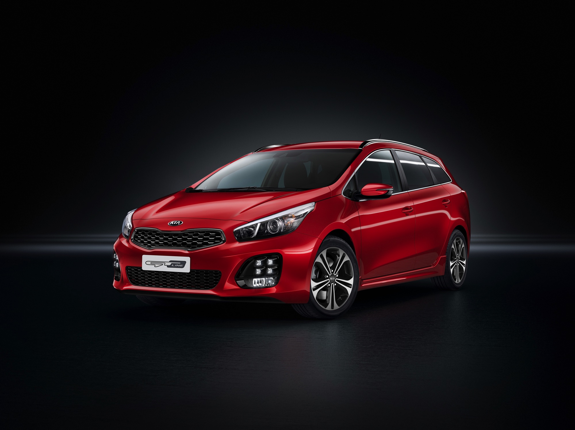 De Kia Cee'd krijgt een GT Line. Die nieuwe uitvoering brengt ook meteen een volledig nieuwe drieclinder turbomotor n een automaat met dubbele koppeling.