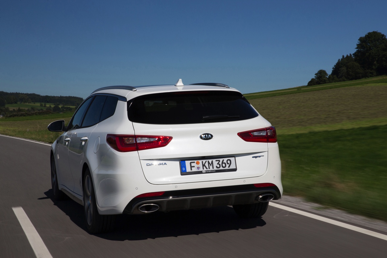Autotest Kia Optima Sportswagon 1.7 CRDi en Kia Optima GT 2.0 T-GDI. Het is het nieuwe aanbod van Kia om door te breken in het zakelijke segment.