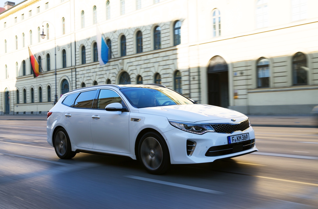 Autotest Kia Optima Sportswagon 1.7 CRDi en Kia Optima GT 2.0 T-GDI. Het is het nieuwe aanbod van Kia om door te breken in het zakelijke segment.