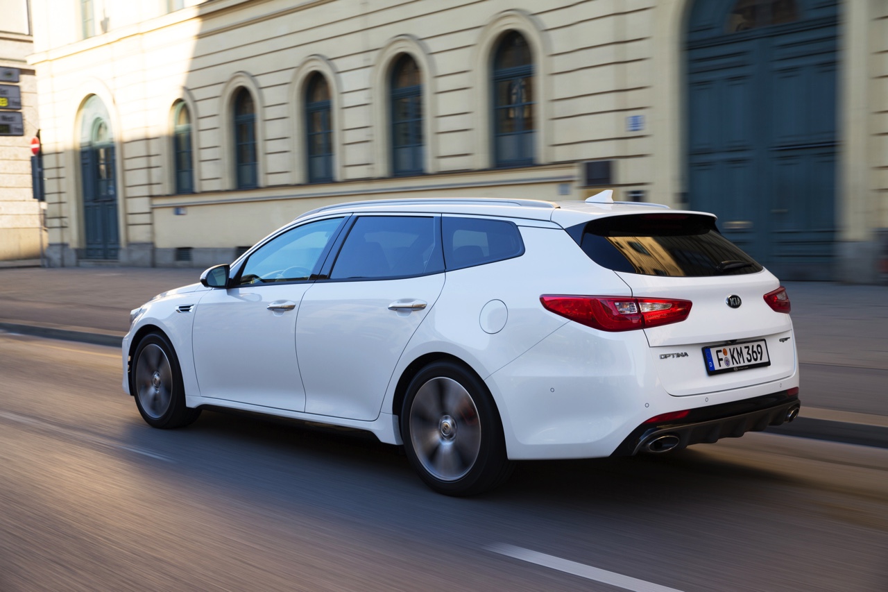 Autotest Kia Optima Sportswagon 1.7 CRDi en Kia Optima GT 2.0 T-GDI. Het is het nieuwe aanbod van Kia om door te breken in het zakelijke segment.