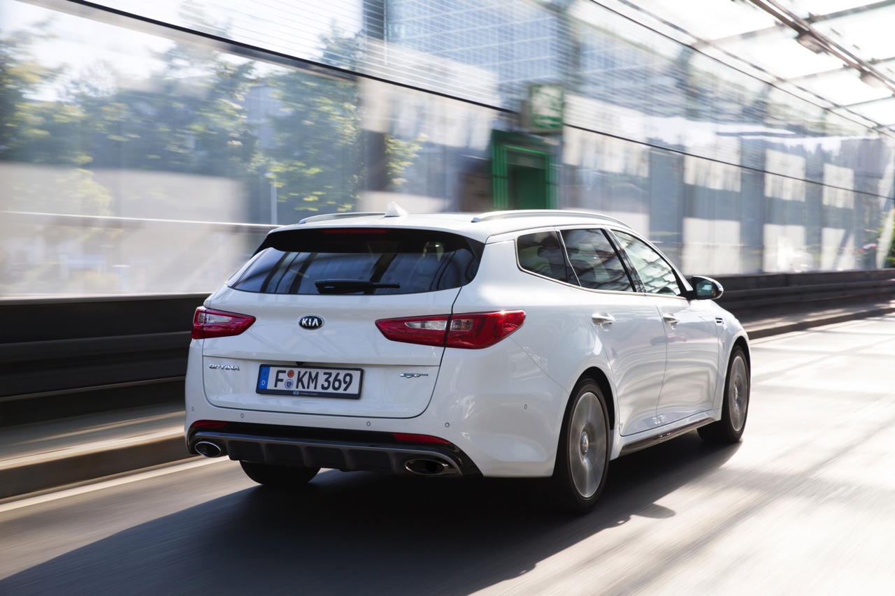 Autotest Kia Optima Sportswagon 1.7 CRDi en Kia Optima GT 2.0 T-GDI. Het is het nieuwe aanbod van Kia om door te breken in het zakelijke segment.