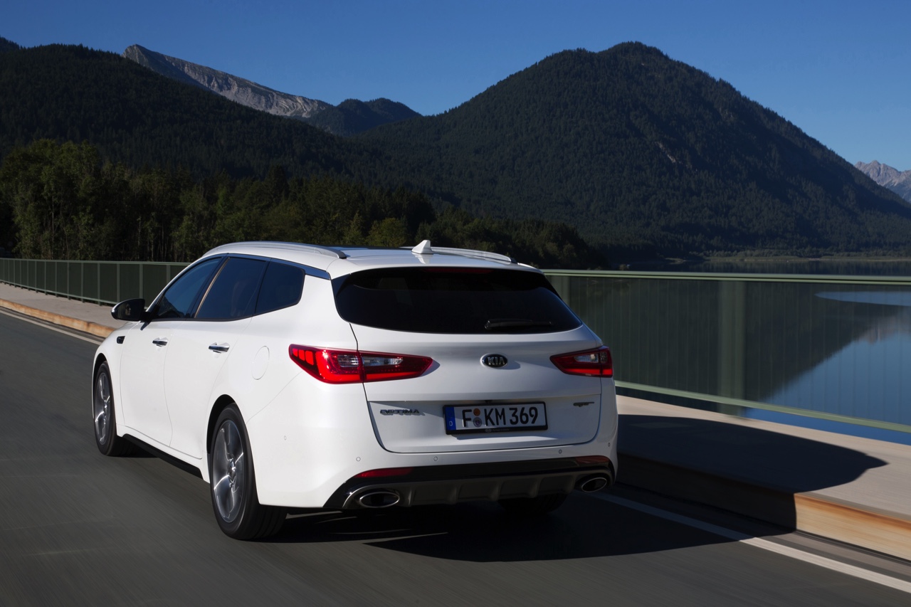 Autotest Kia Optima Sportswagon 1.7 CRDi en Kia Optima GT 2.0 T-GDI. Het is het nieuwe aanbod van Kia om door te breken in het zakelijke segment.