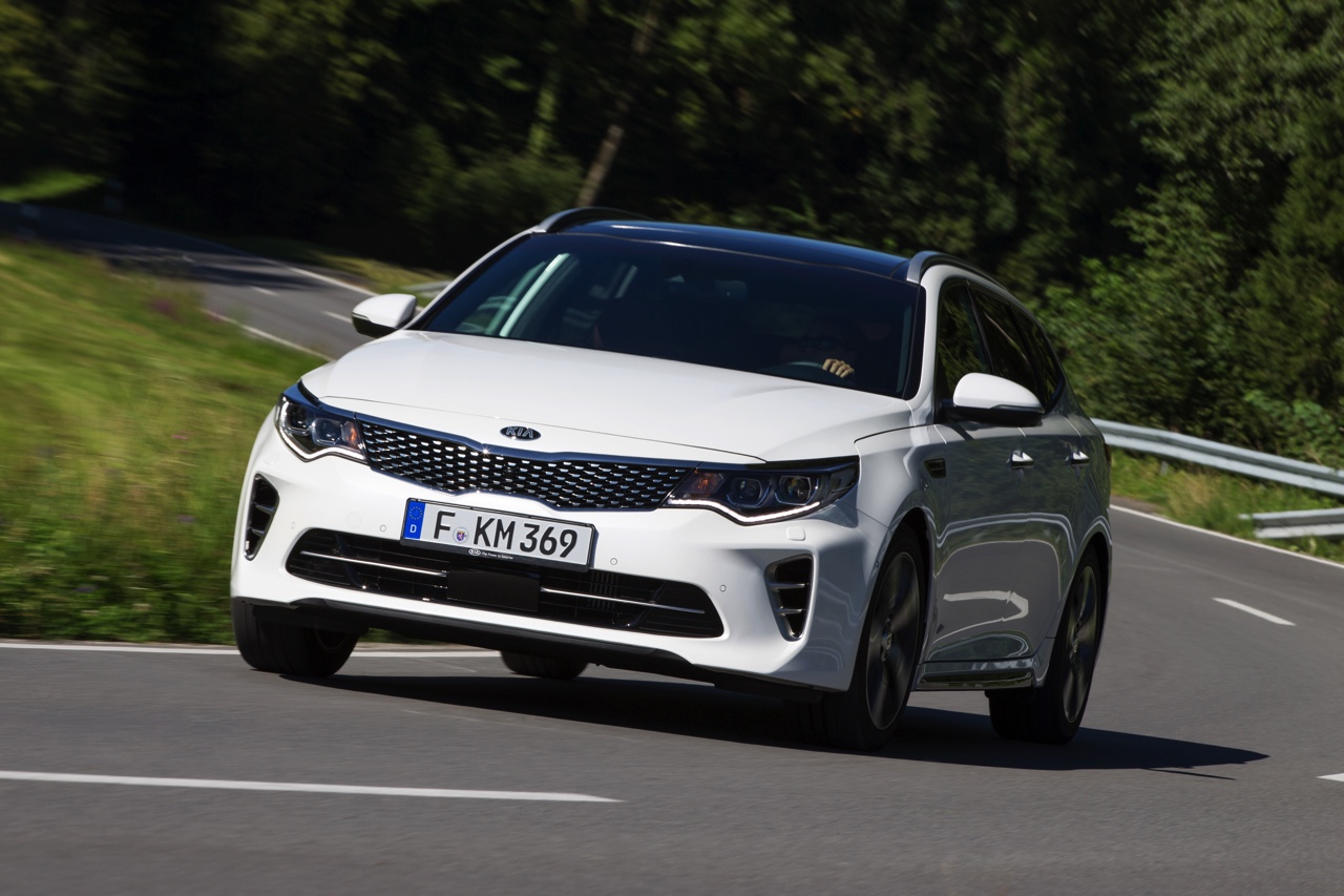 Autotest Kia Optima Sportswagon 1.7 CRDi en Kia Optima GT 2.0 T-GDI. Het is het nieuwe aanbod van Kia om door te breken in het zakelijke segment.