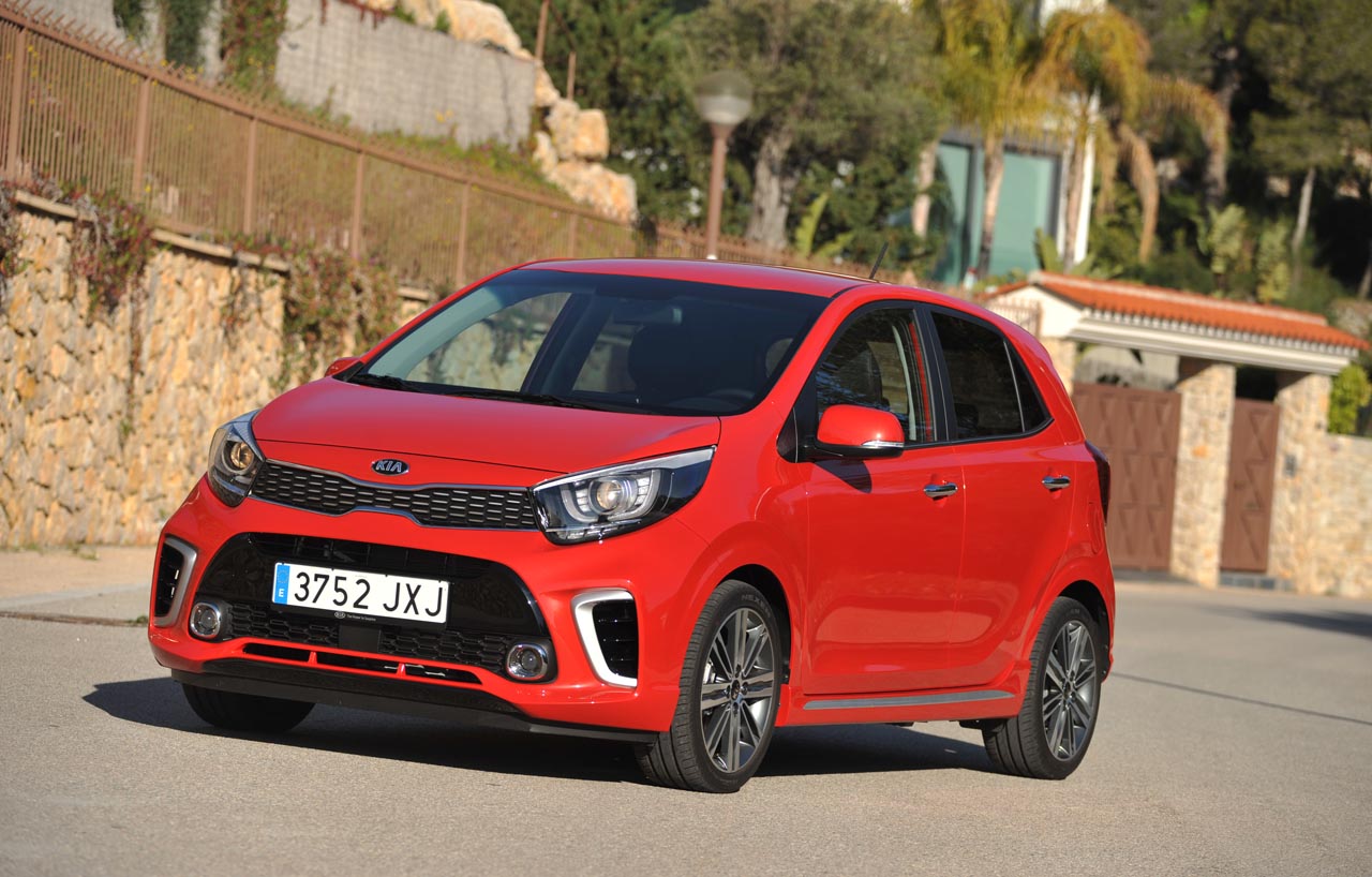 In februari werden meer auto's verkocht dan vorig jaar. De Kia Picanto en Renault Clio voeren de lijst aan. Opel is als merk nummer 1