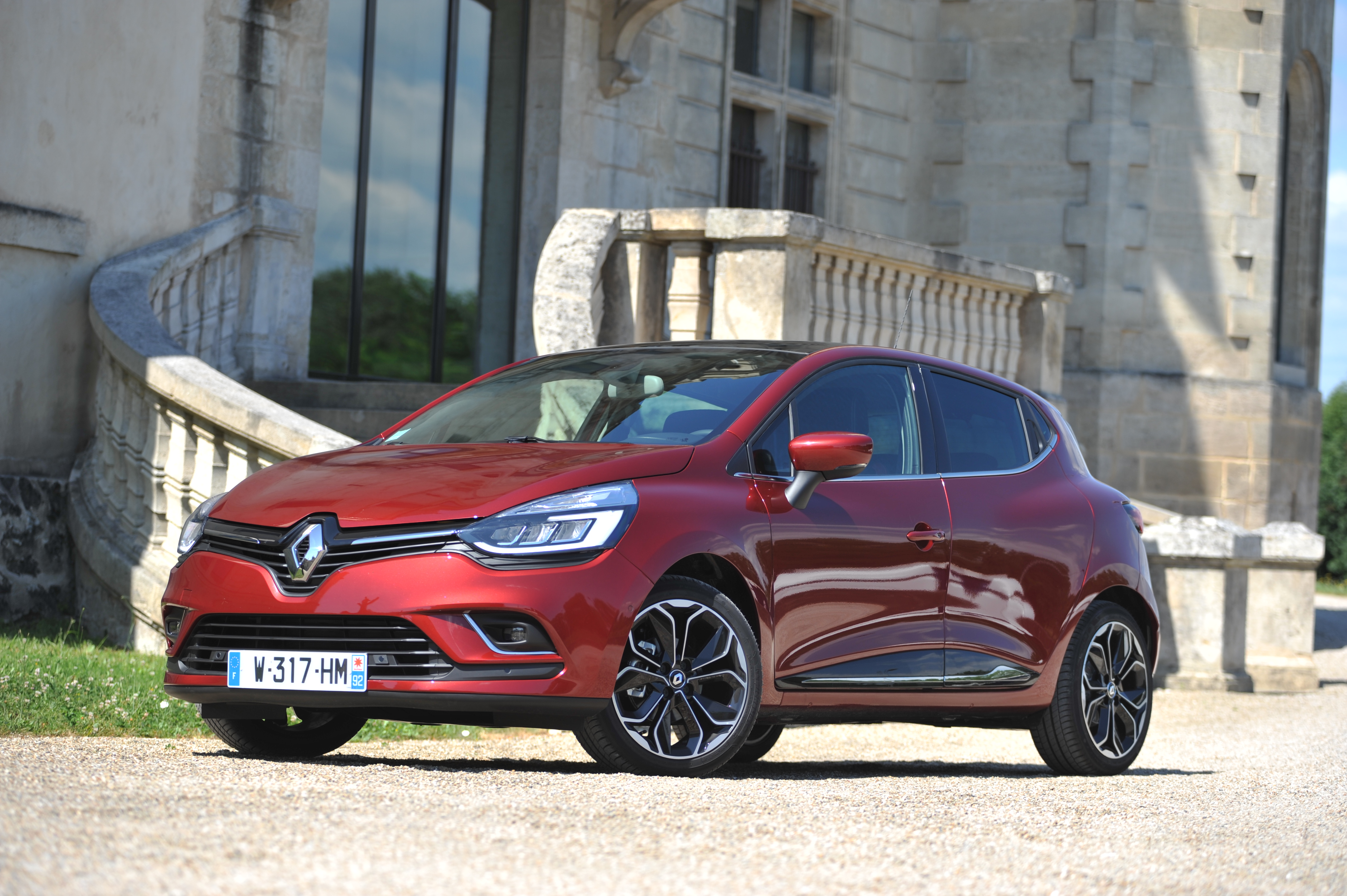 In februari werden meer auto's verkocht dan vorig jaar. De Kia Picanto en Renault Clio voeren de lijst aan. Opel is als merk nummer 1