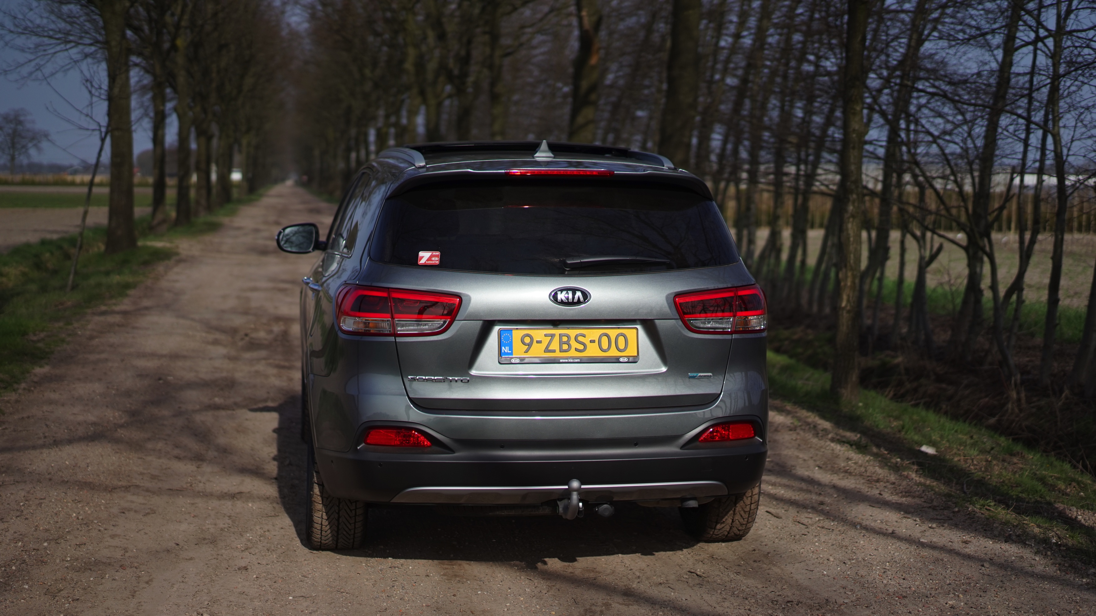 Autotest nieuwe Kia Sorento. De nieuwe Sorento is groter, luxer en fraaier dan ooit. We gingen een week op pad met het topmodel van 65 mille. Is die prijs te verantwoorden? Wij denken van wel.