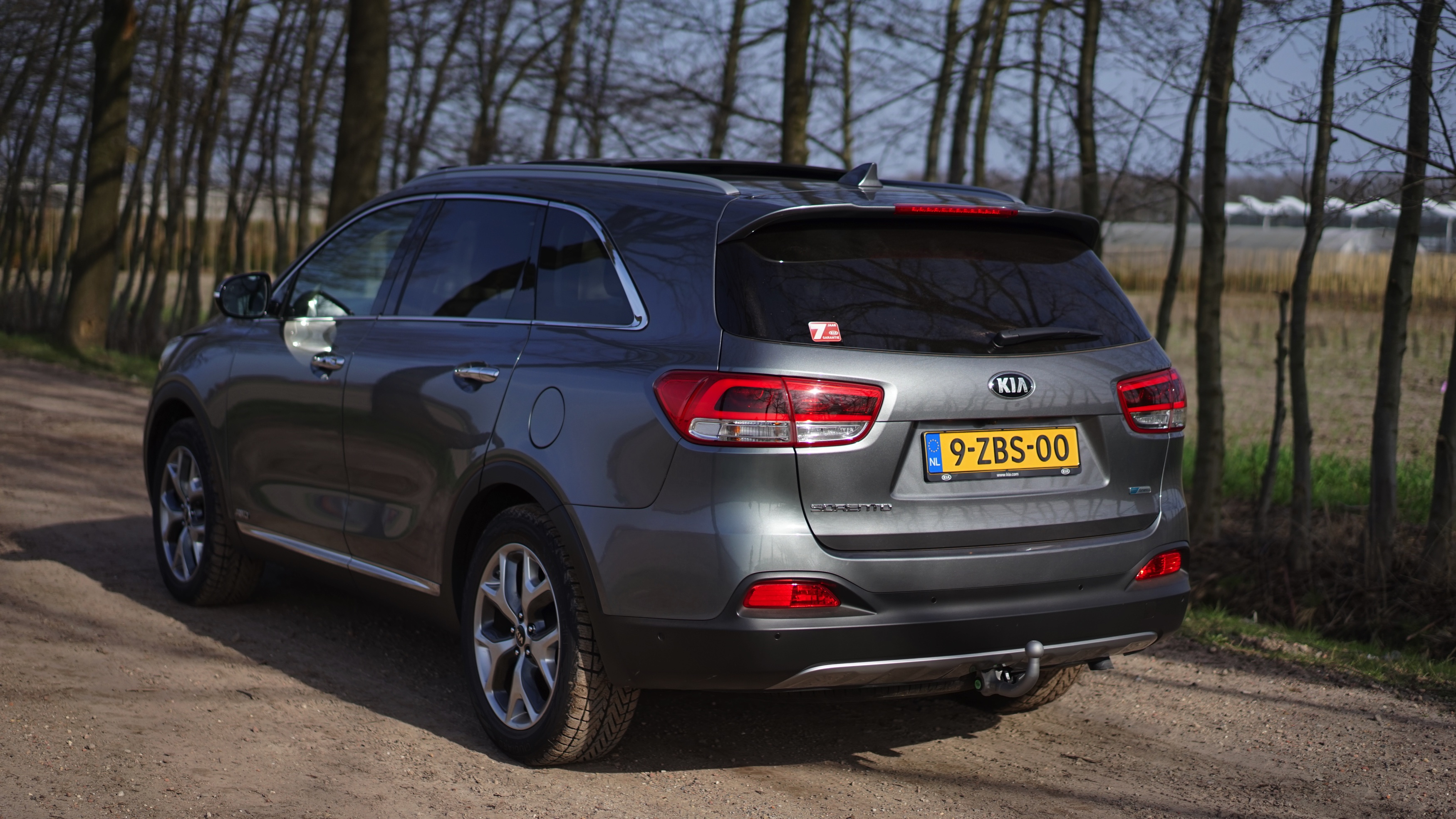 Autotest nieuwe Kia Sorento. De nieuwe Sorento is groter, luxer en fraaier dan ooit. We gingen een week op pad met het topmodel van 65 mille. Is die prijs te verantwoorden? Wij denken van wel.