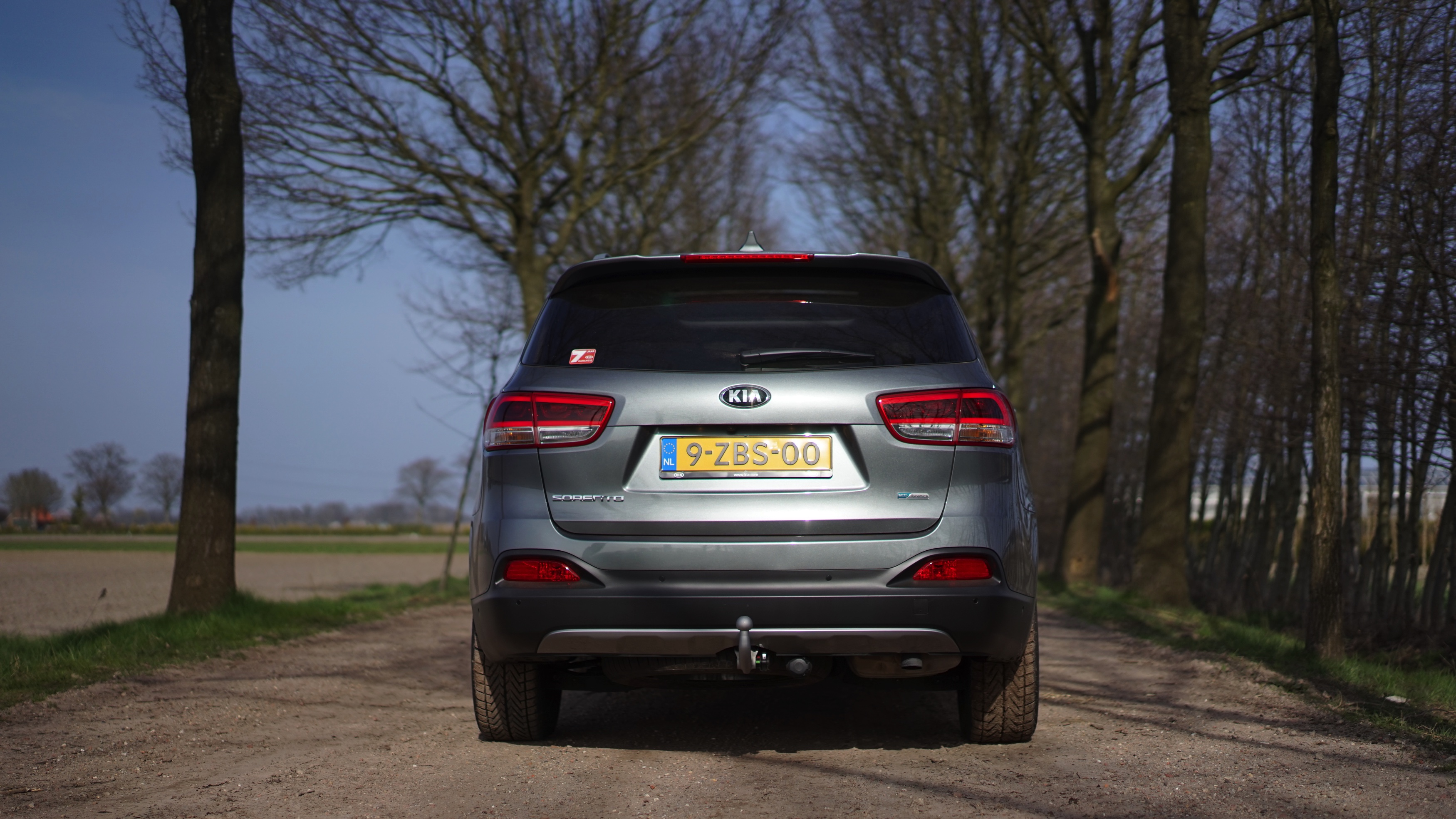 Autotest nieuwe Kia Sorento. De nieuwe Sorento is groter, luxer en fraaier dan ooit. We gingen een week op pad met het topmodel van 65 mille. Is die prijs te verantwoorden? Wij denken van wel.