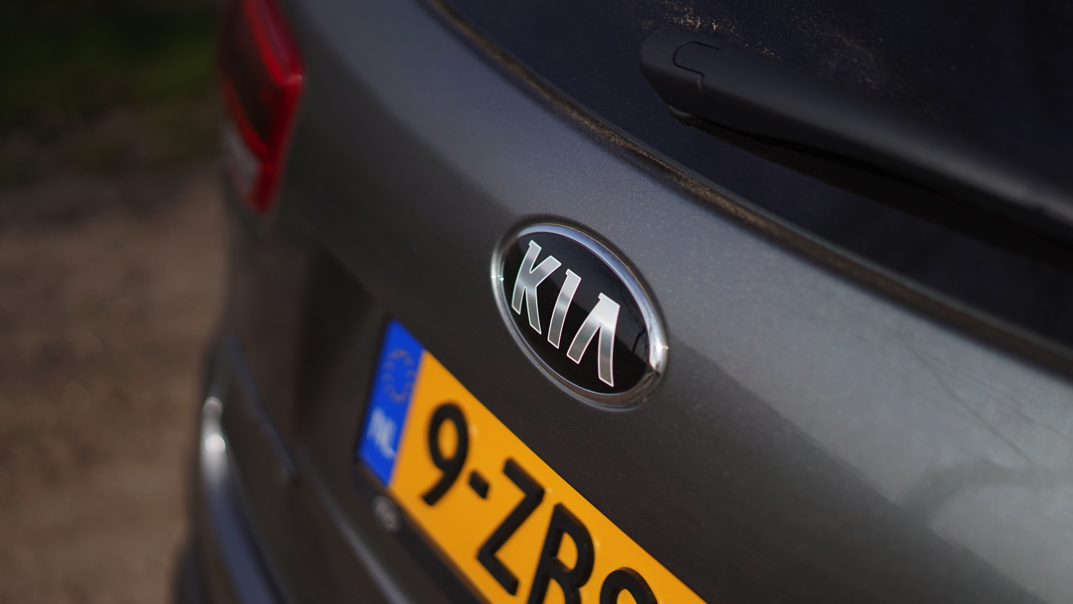 Autotest nieuwe Kia Sorento. De nieuwe Sorento is groter, luxer en fraaier dan ooit. We gingen een week op pad met het topmodel van 65 mille. Is die prijs te verantwoorden? Wij denken van wel.
