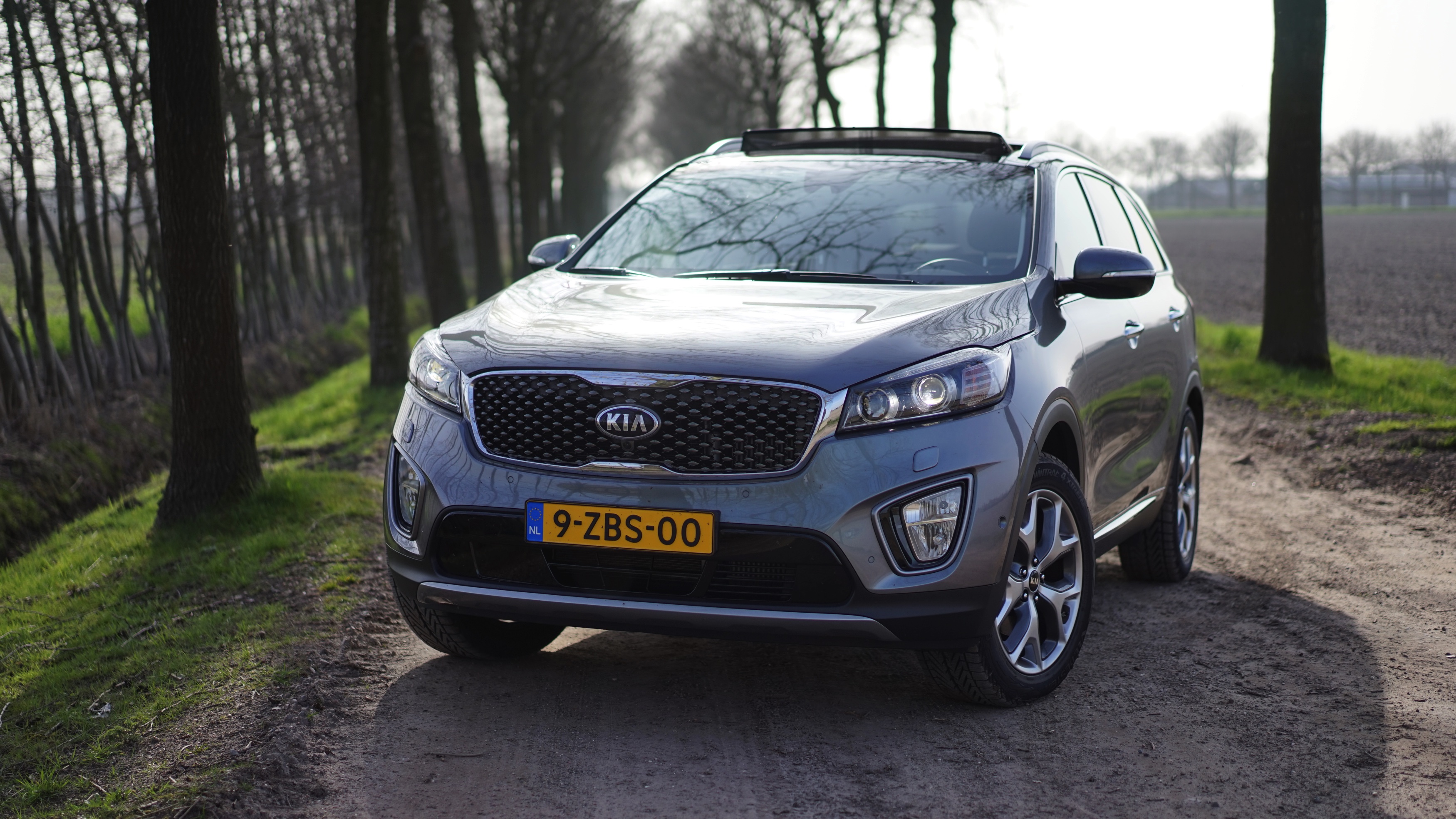 Autotest nieuwe Kia Sorento. De nieuwe Sorento is groter, luxer en fraaier dan ooit. We gingen een week op pad met het topmodel van 65 mille. Is die prijs te verantwoorden? Wij denken van wel.