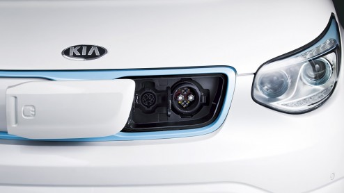 Kia levert de Soul EV met elektrische aandrijving vanaf september bij een geselecteerd aantal dealers in Nederland vanaf 32.995 euro.