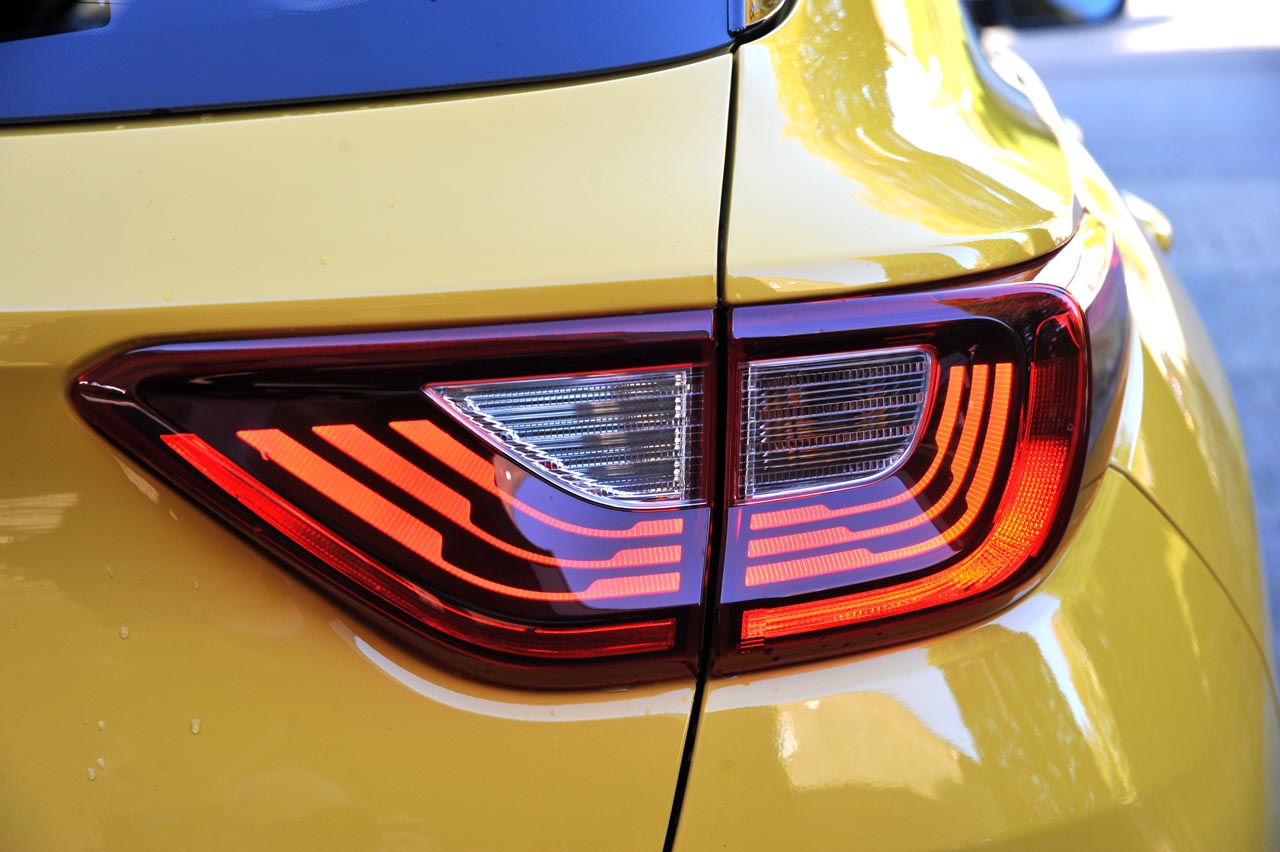 Kia breidt met de nieuwe Stonic het aanbod in het B-segment uit. De auto leunt op onderstel en techniek van de Rio en heeft een SUV-achtige uitstraling.