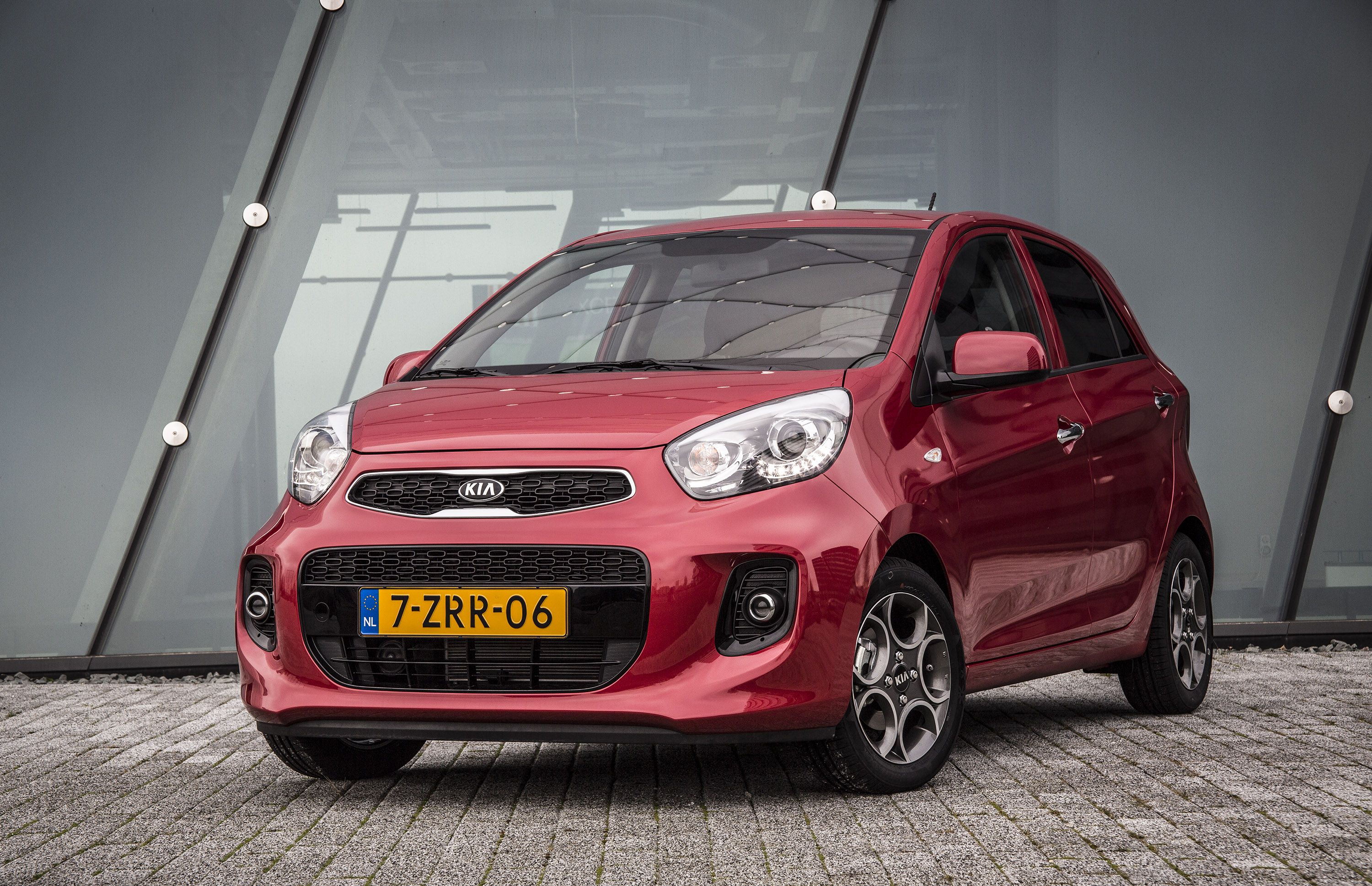 Kia was in de eerste helft van 2015 het bestverkopende Aziatische merk in Nederland, maar ook in de rest van de wereld doet Kia goede zaken. Nog nooit verkocht het Koreaanse merk zoveel auto's.