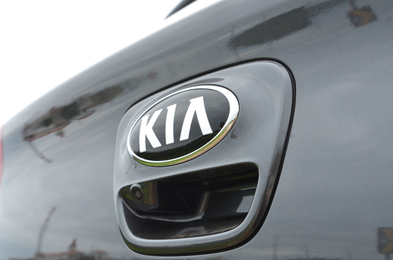 Kia lanceert de vierde generatie van de Rio, een auto uit het B-segment. Hoe weet dit model zich staande te houden tussen de Europese tegenstrevers? AutoVandaag doet een rijtest.