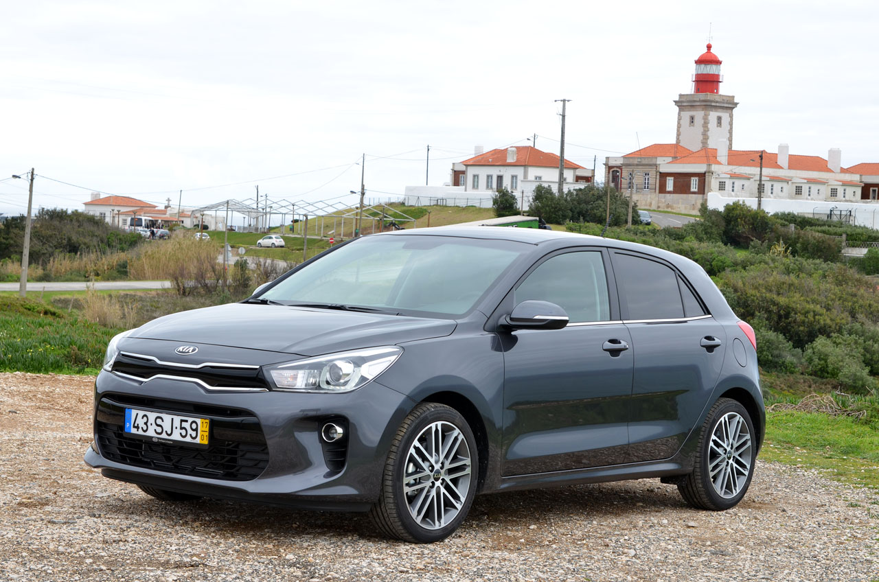 Kia lanceert de vierde generatie van de Rio, een auto uit het B-segment. Hoe weet dit model zich staande te houden tussen de Europese tegenstrevers? AutoVandaag doet een rijtest.