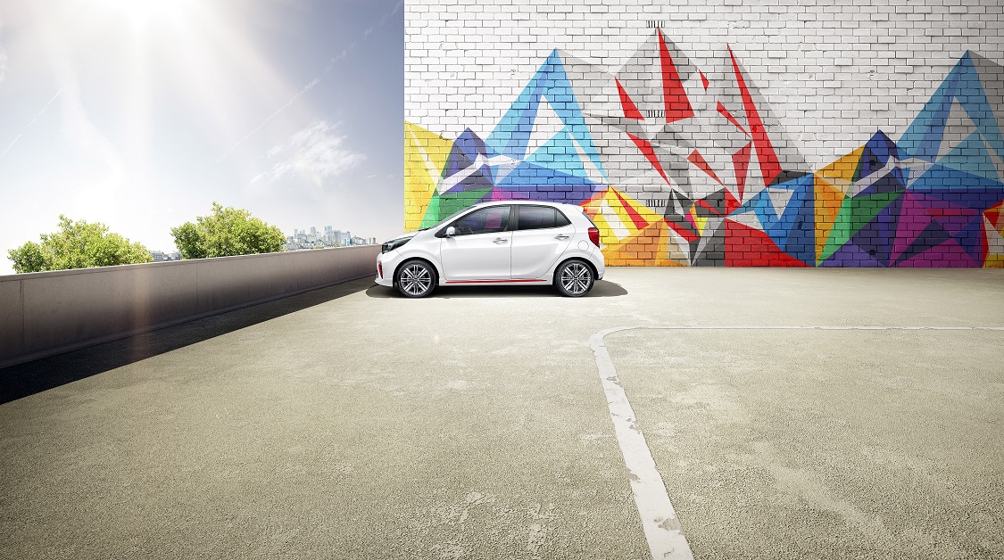 Kia heeft het doek getrokken van de nieuwe Picanto, die van binnen ruimer is geworden. In het tweede kwartaal komt de auto op de Nederlandse markt.