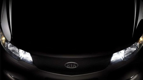 De Kia Spectra - gebaseerd op de bij ons niet meer leverbare Cerato - wordt volgend jaar afgelost. De nieuwe generatie kan rekenen op elementen van de Koup concept. De nog verhulde Spectra (de naam Fo