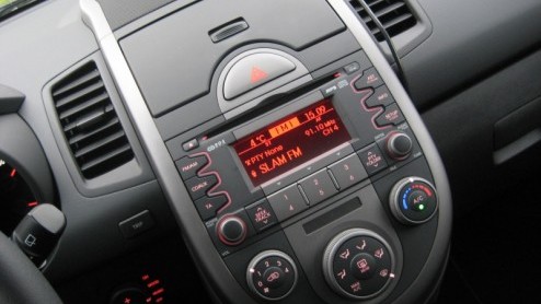 Hij is hip, ziet er stoer uit maar is ook gewoon ruim en praktisch. We hebben het dan over de Kia Soul, die volgende maand bij de dealers staat. Vanuit een passende omgeving in Amsterdam maakten we