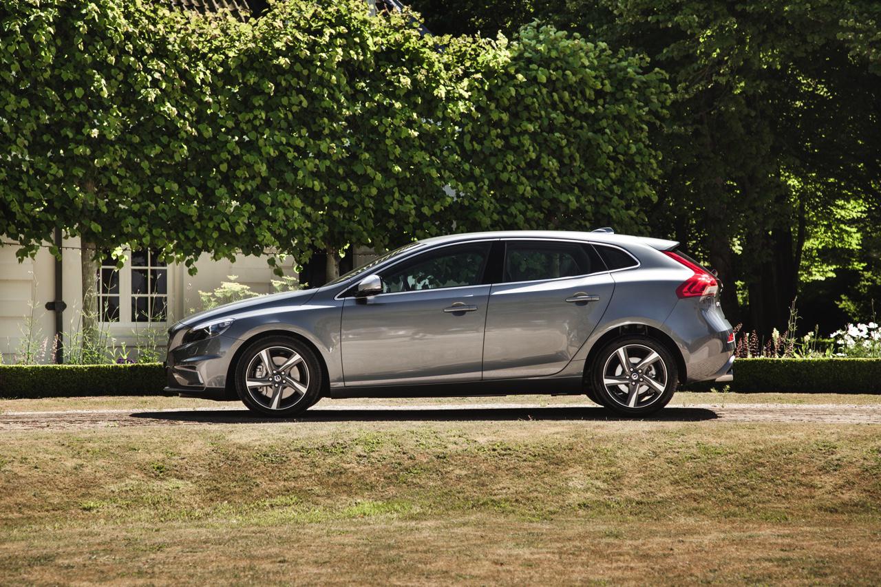 Vergelijking Volvo V40 of Lexus CT200h met 14% bijtelling.