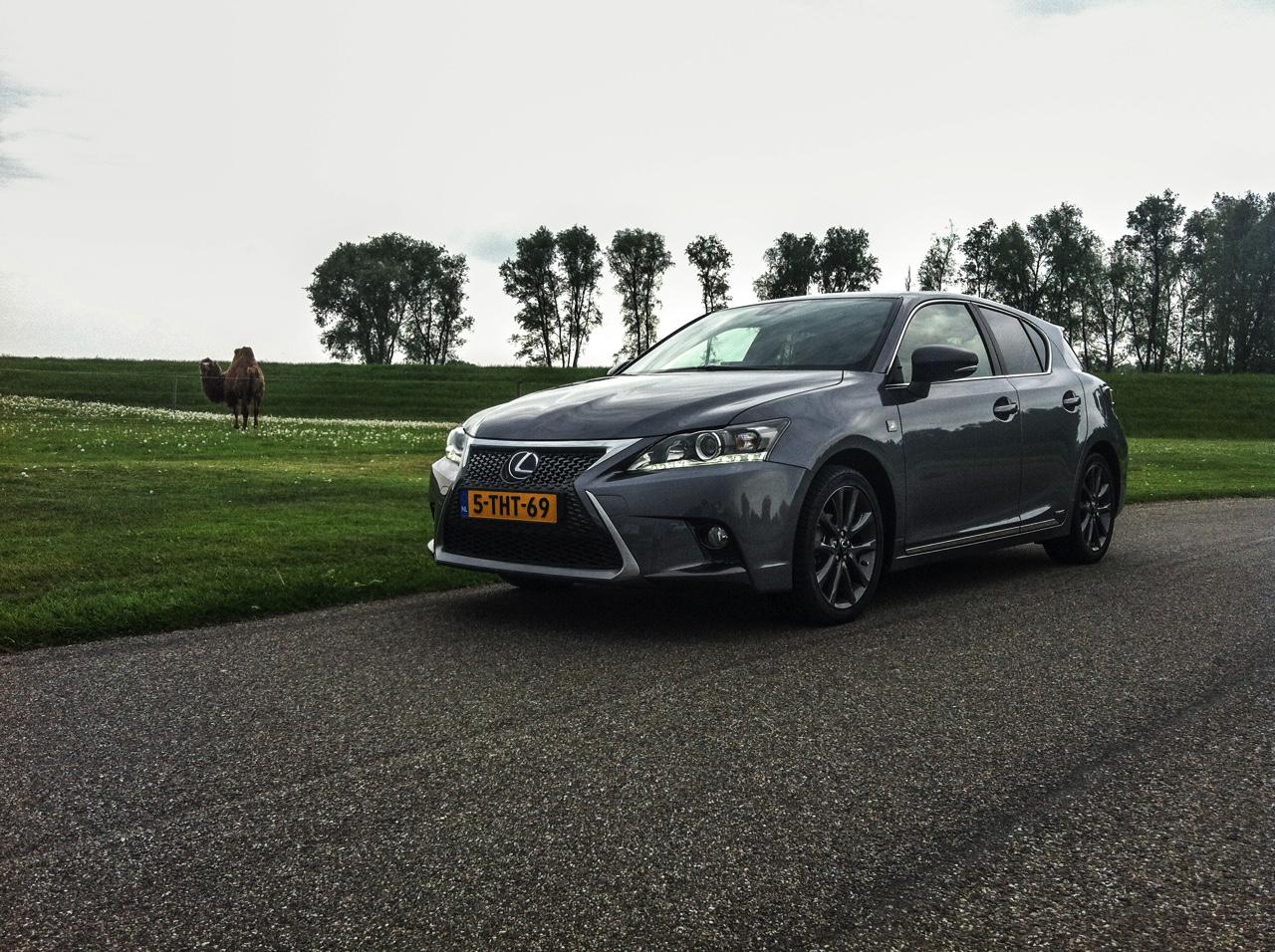 Vergelijking Volvo V40 of Lexus CT200h met 14% bijtelling.