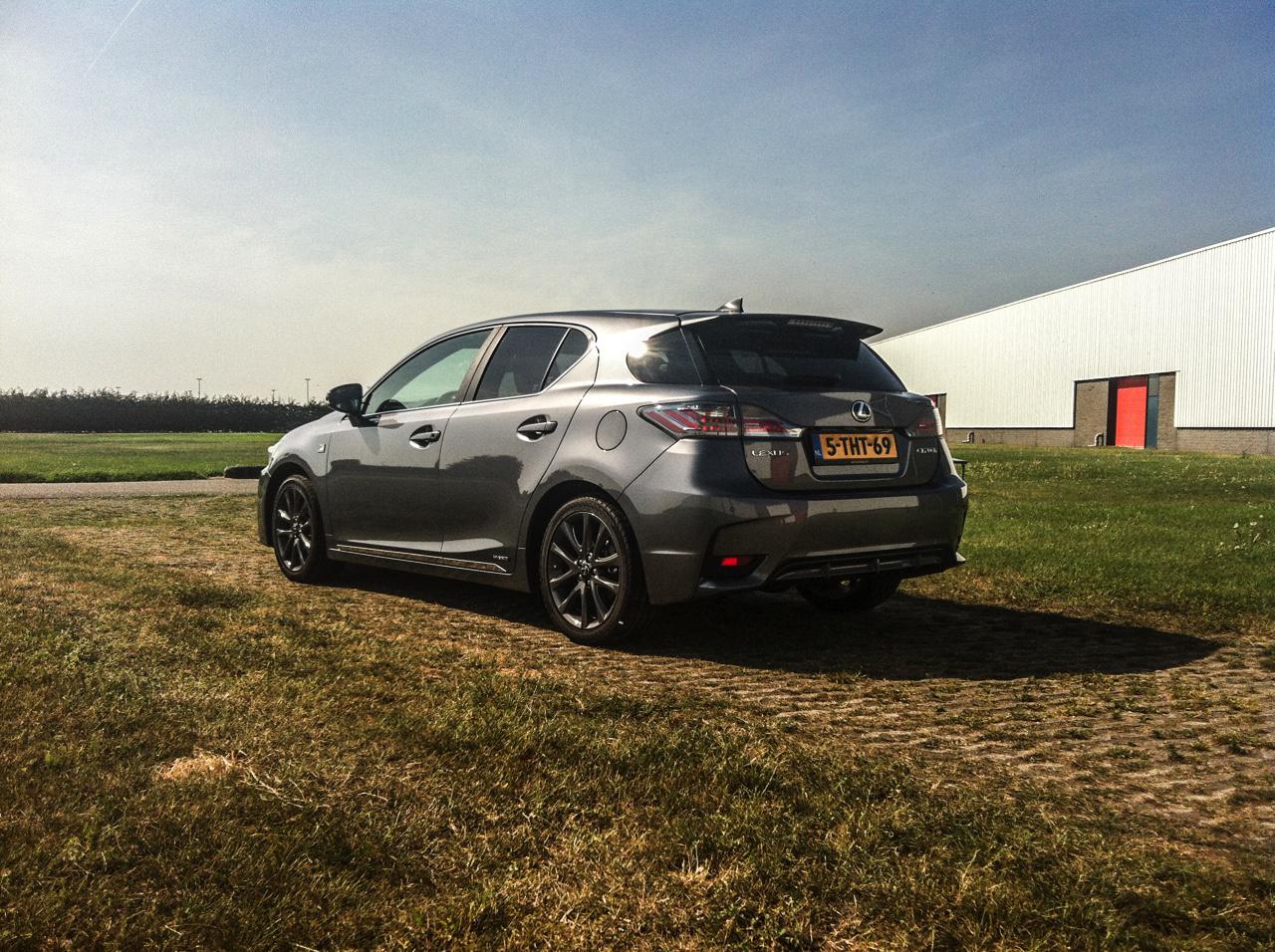 Vergelijking Volvo V40 of Lexus CT200h met 14% bijtelling.