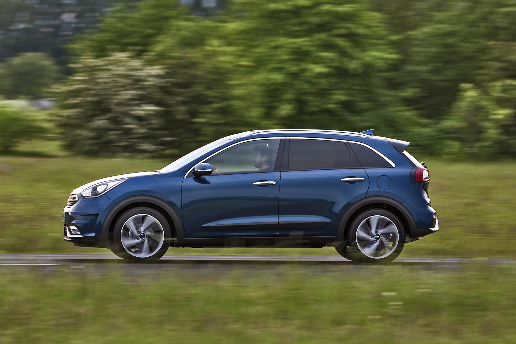 Prijzen en uitvoeringen Kia Niro bekend gemaakt. De Niro Hybride is er vanaf 25.995 euro en komt er in vijf uitvoeringen.