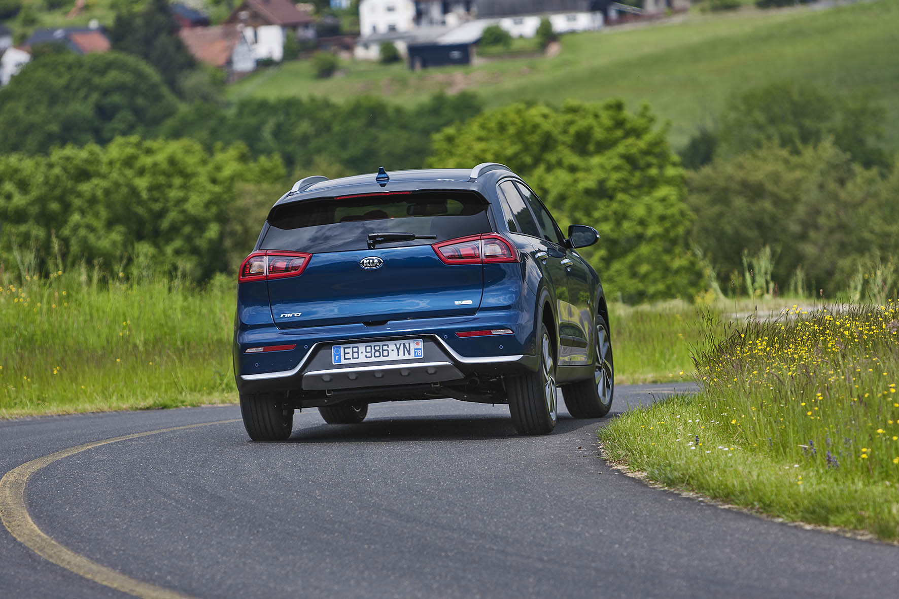 Prijzen en uitvoeringen Kia Niro bekend gemaakt. De Niro Hybride is er vanaf 25.995 euro en komt er in vijf uitvoeringen.