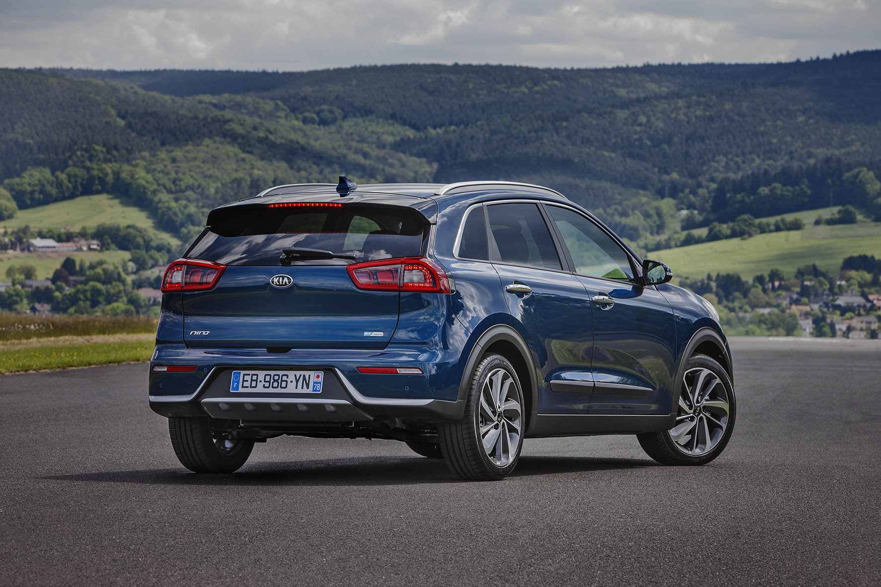 Prijzen en uitvoeringen Kia Niro bekend gemaakt. De Niro Hybride is er vanaf 25.995 euro en komt er in vijf uitvoeringen.