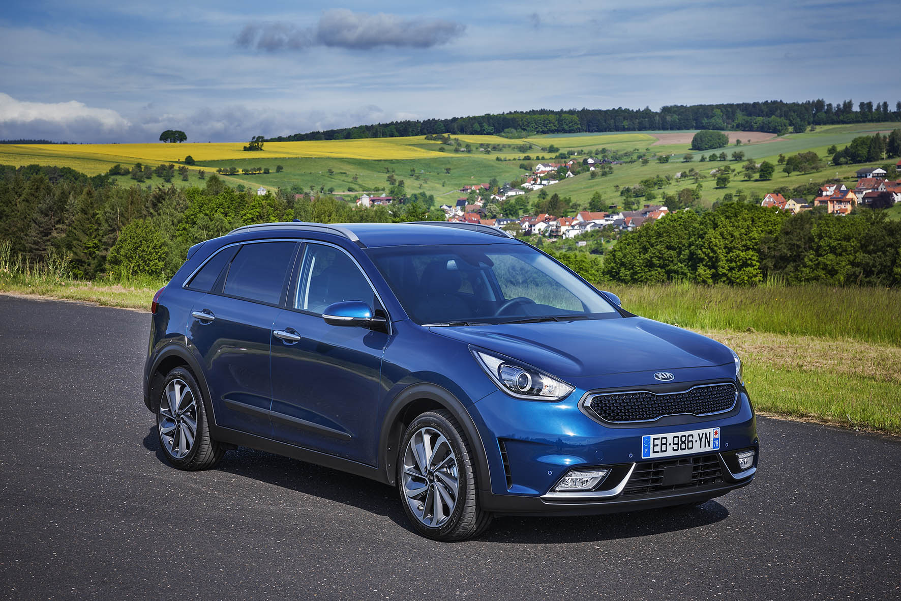 Prijzen en uitvoeringen Kia Niro bekend gemaakt. De Niro Hybride is er vanaf 25.995 euro en komt er in vijf uitvoeringen.