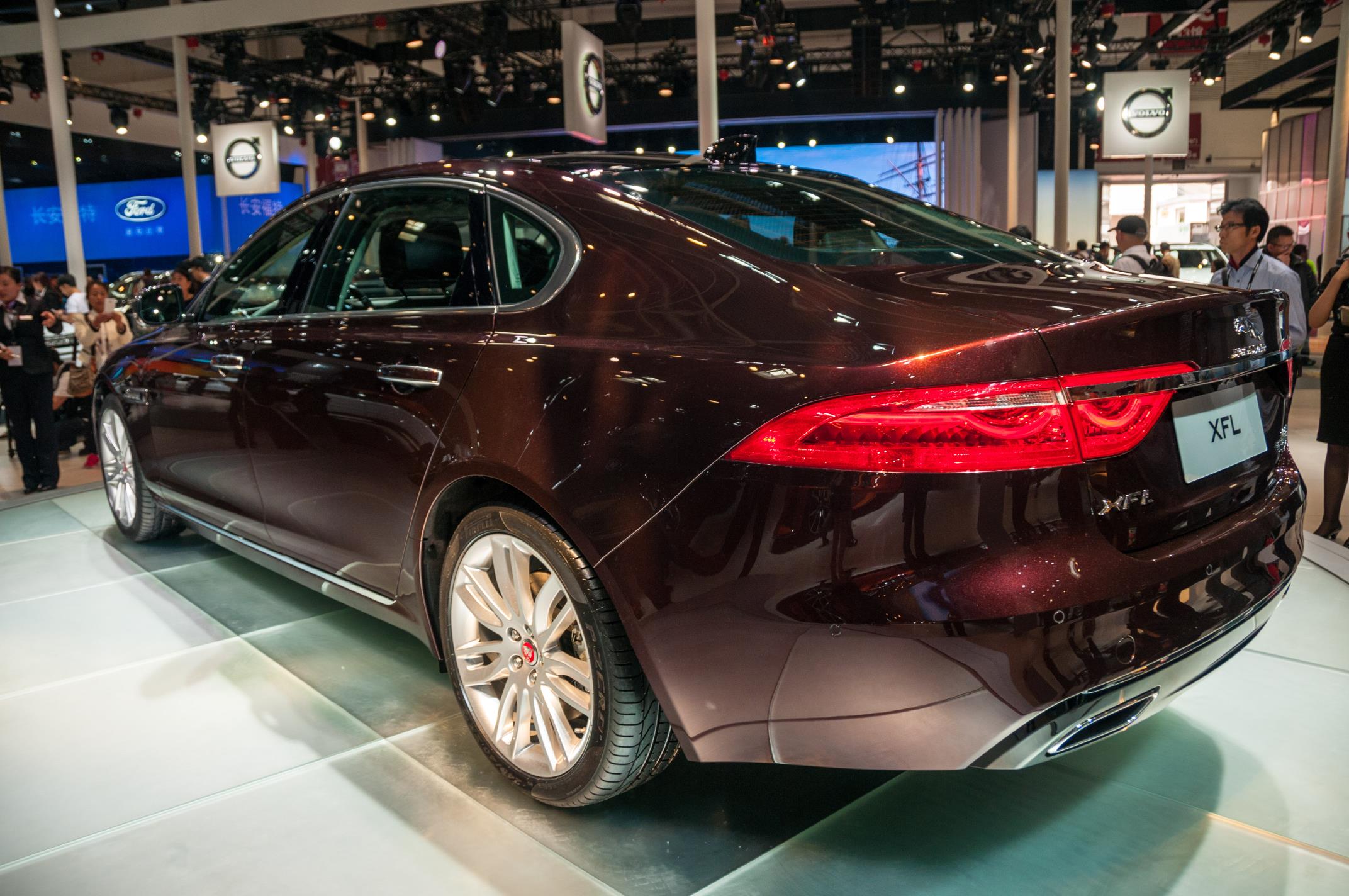 Omdat de klant Koning is, introduceert Jaguar speciaal voor de Chinese markt de XF L met verlengde wielbasis.