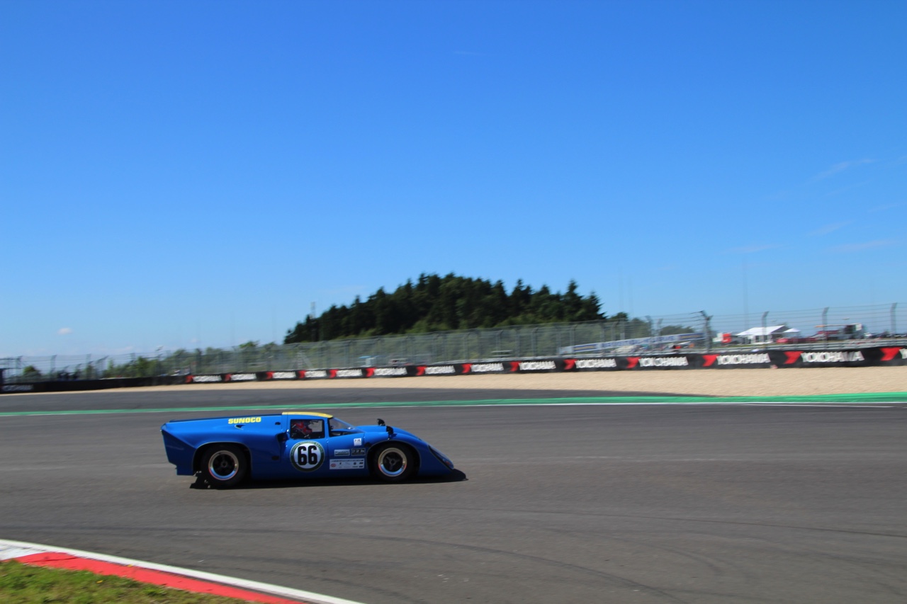 Het is altijd weer een feest voor liefhebbers van klassiekers, de Oldtimer Grand Prix op de Nurburgring. Deze 2016-editie nam Dick Schornagel een bezoekje.